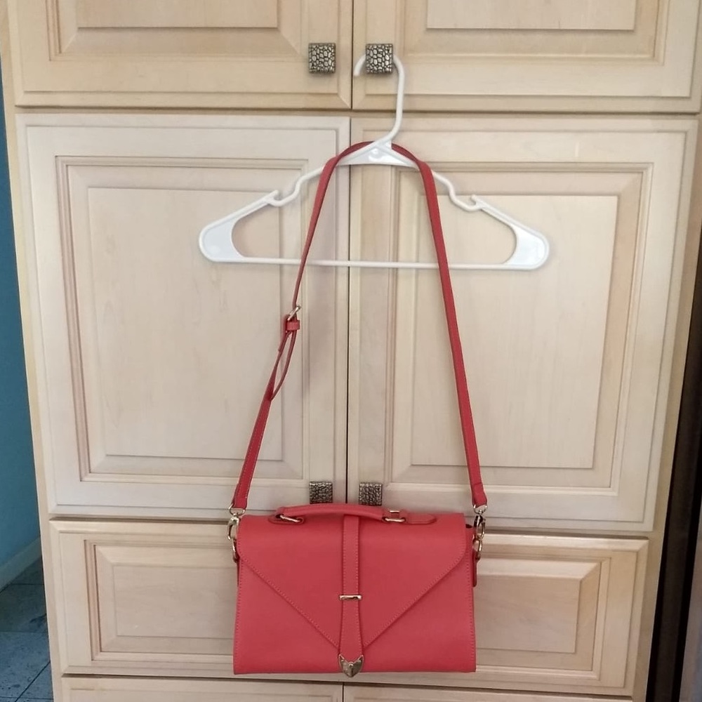 🆕 *+50% OFF* IfChic: Coral Purse With Strap